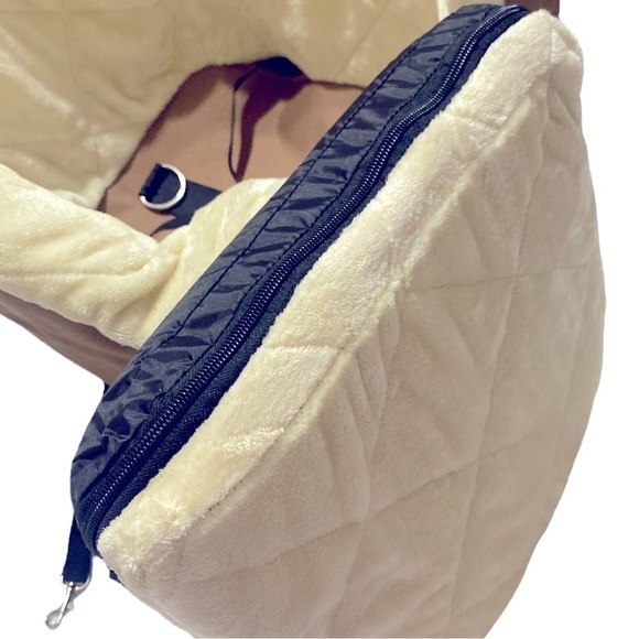 Pet Car Booster Bucket Seat 16 x 18 x 22  Max Weigh… - Picture 10 of 14